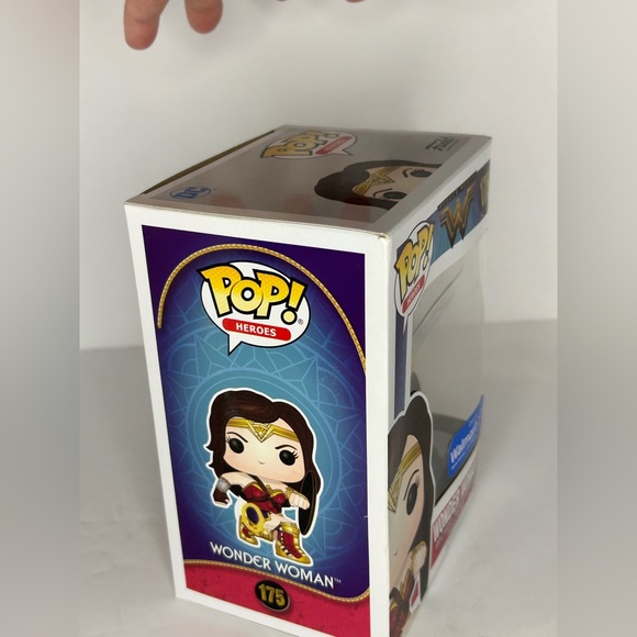 Wonder Woman FUNKO WALMART EXCLUSIVE NIB price firm - Picture 4 of 7